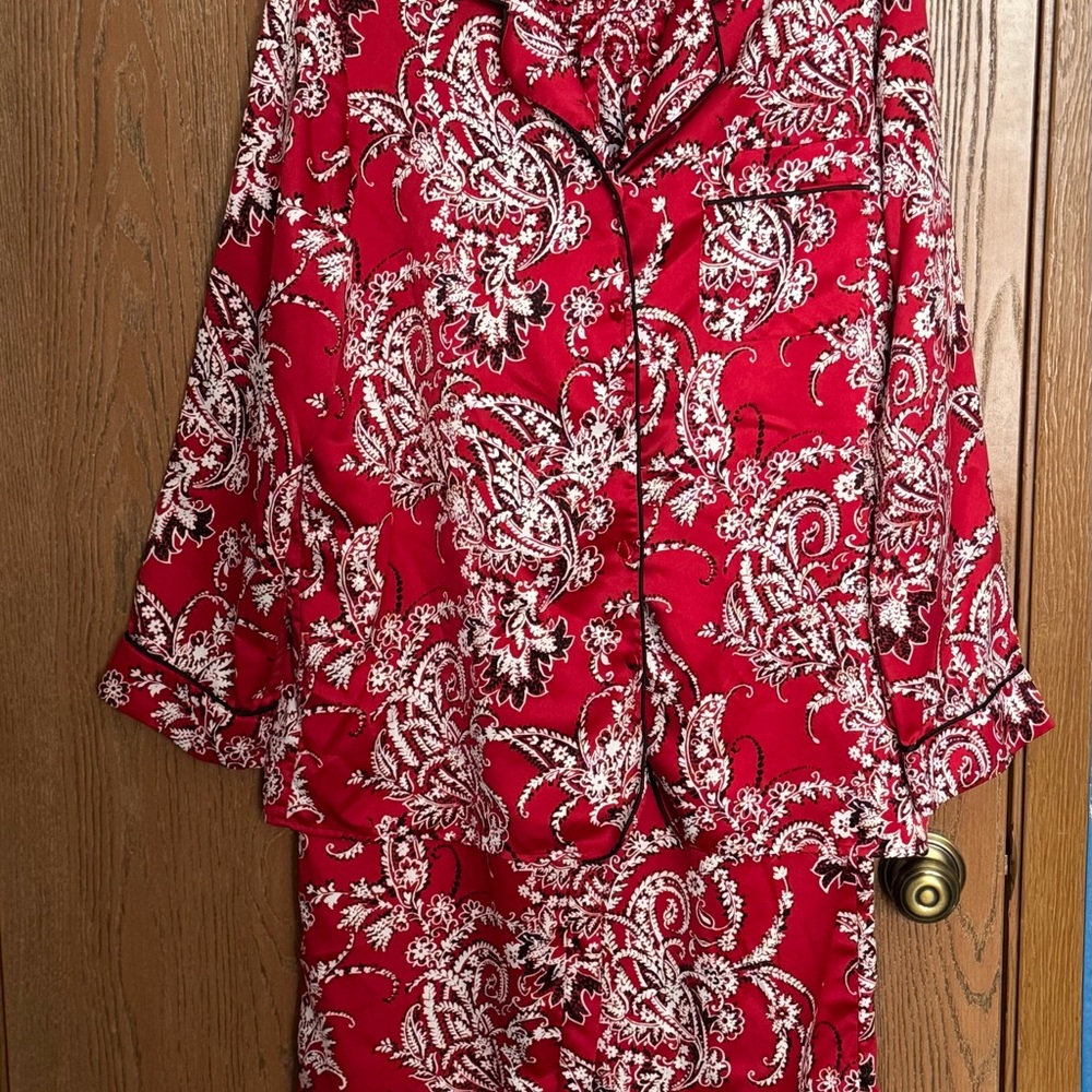 Elegant Sateen Style Red Paisley Pajama Set (Cabernet by Sleep Sense)